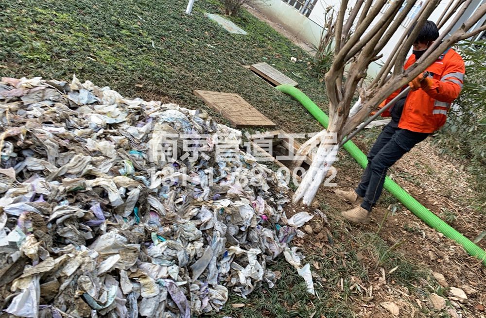 315钟阜路化粪池垃圾清理